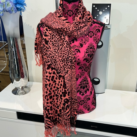Pink cheetah scarf - Picture 1 of 6